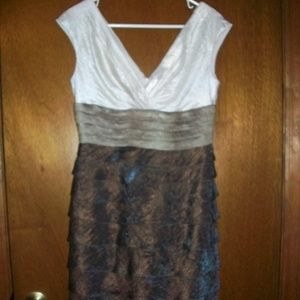 London Times Tan cocktail semi fornal Dress size 4